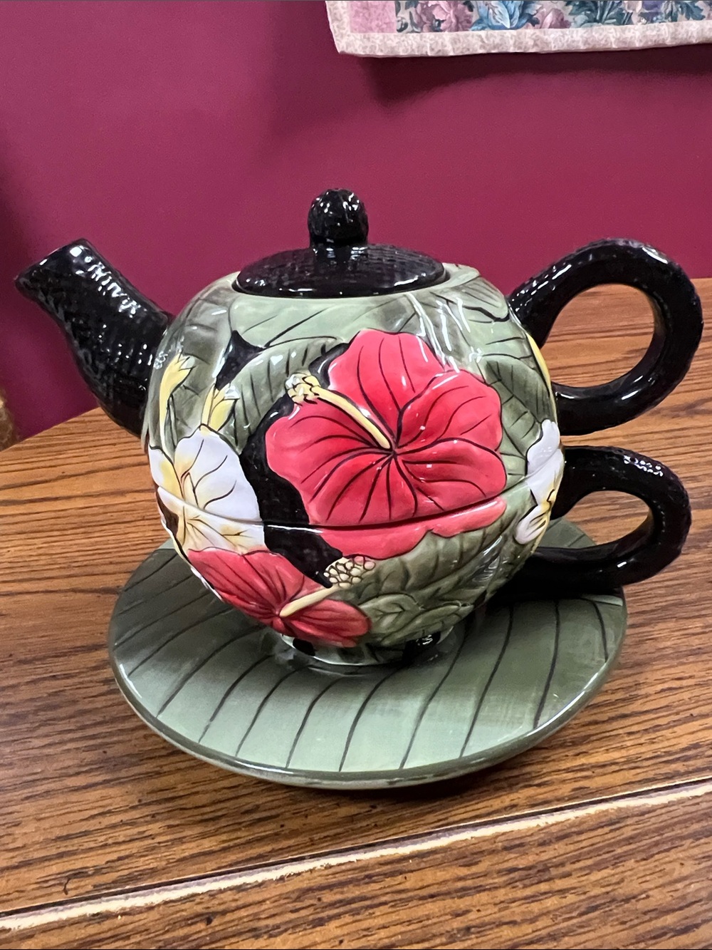 Hand-Painted Floral Ceramic Teapot Set in Red and Green